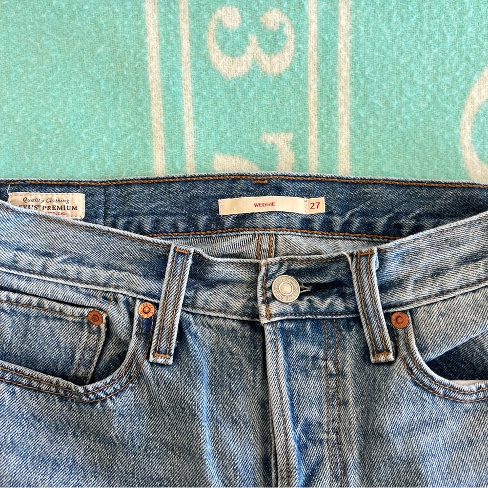 Levi's Wedgie Icon High Rise Fray Hem Straight Leg Ankle Jeans sz 27